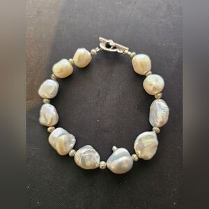 Lustrous Silver and Cream Pearl Bracelet‎